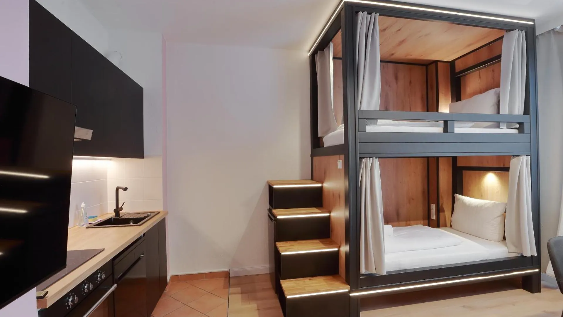 Hevals Cosycabin Studios Berlin 0*,
